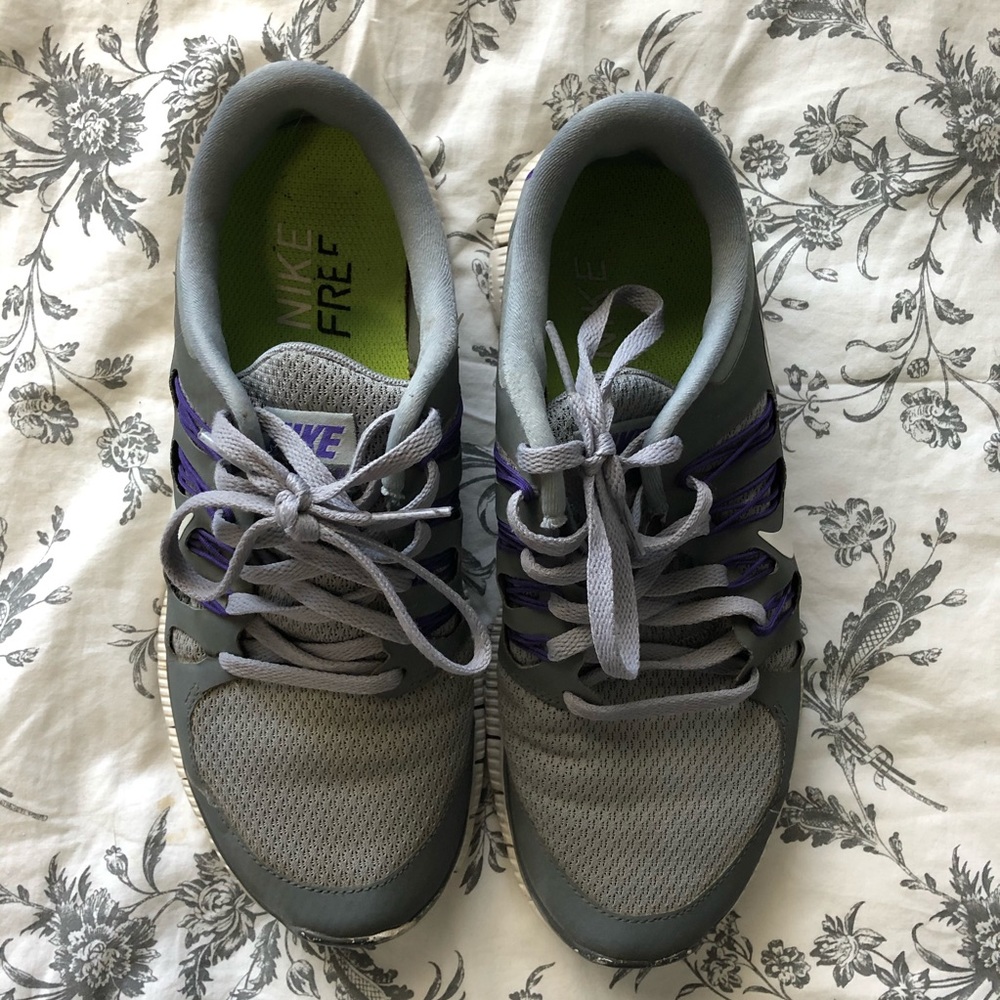 Nike Free Runs - Picture 2 of 4